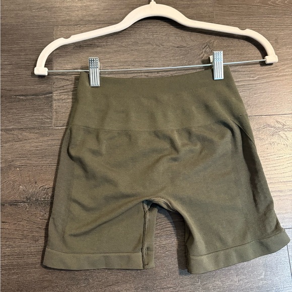 Alphalete Women's Green Bike Shorts - Picture 2 of 3